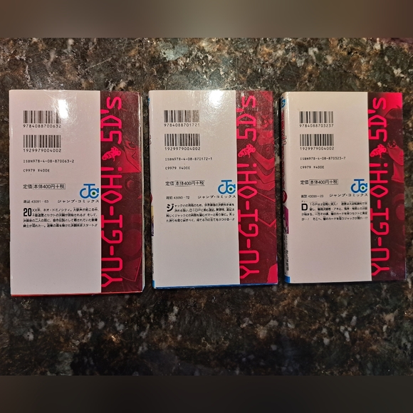 Yu-Gi-Oh comics numbers 1 to 3 - Picture 2 of 2